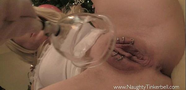  Christmas pussy and nipple pumping, hot candle wax on tits and labia. Brustwarze